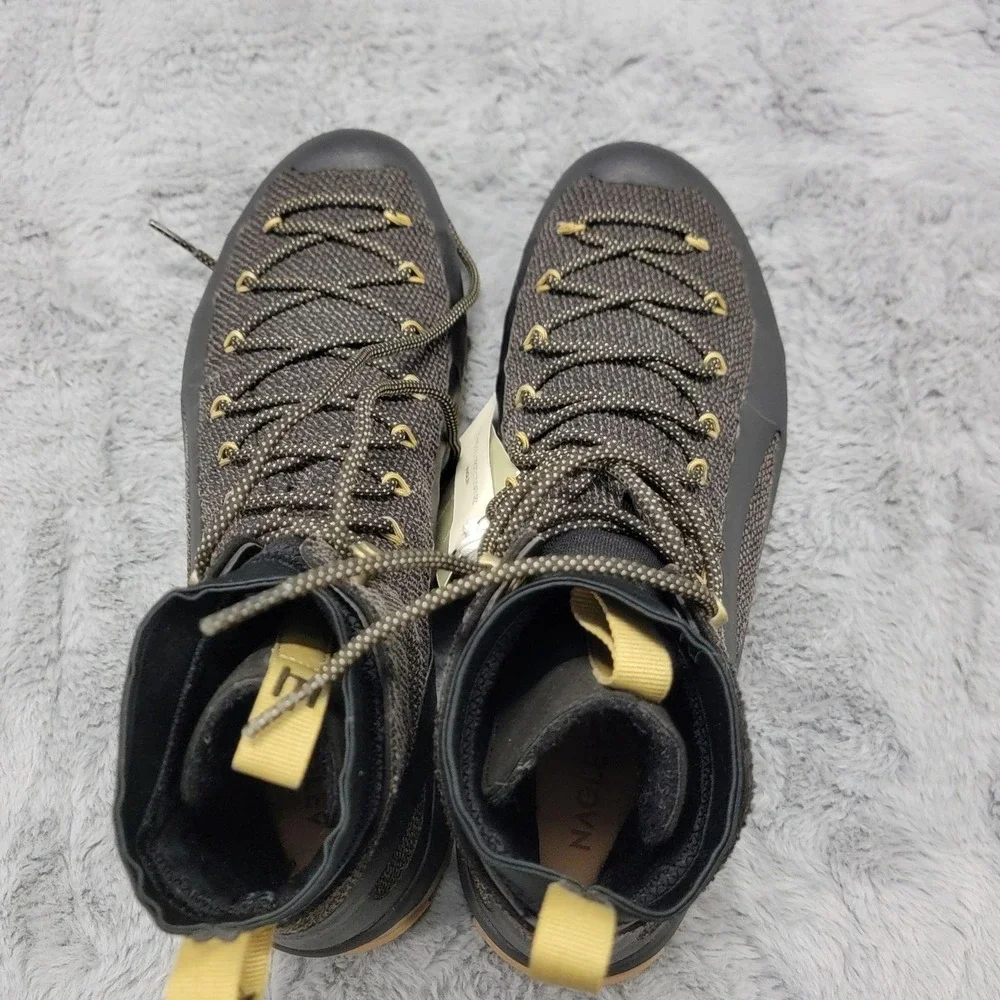 Naglev unico boots